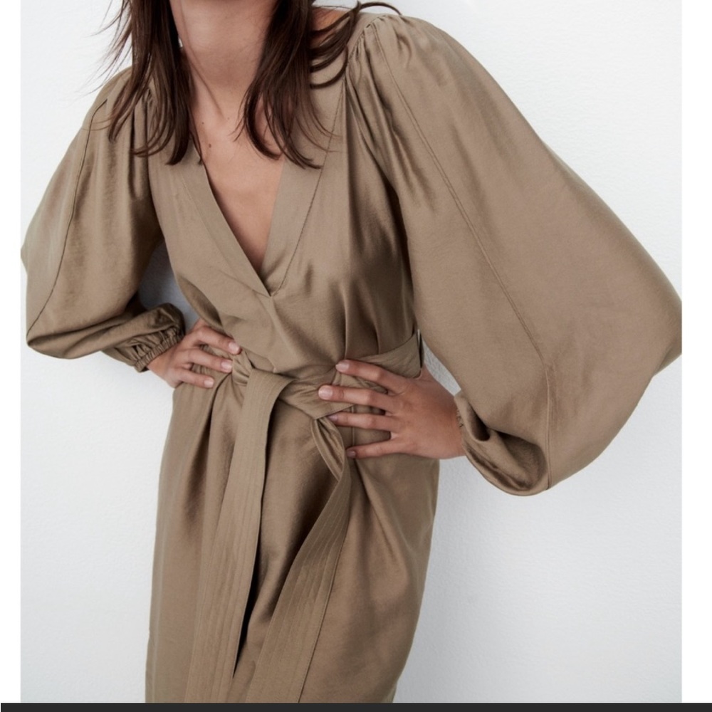 NEW Zara Belted Midi V-neck Dress Size M Medium